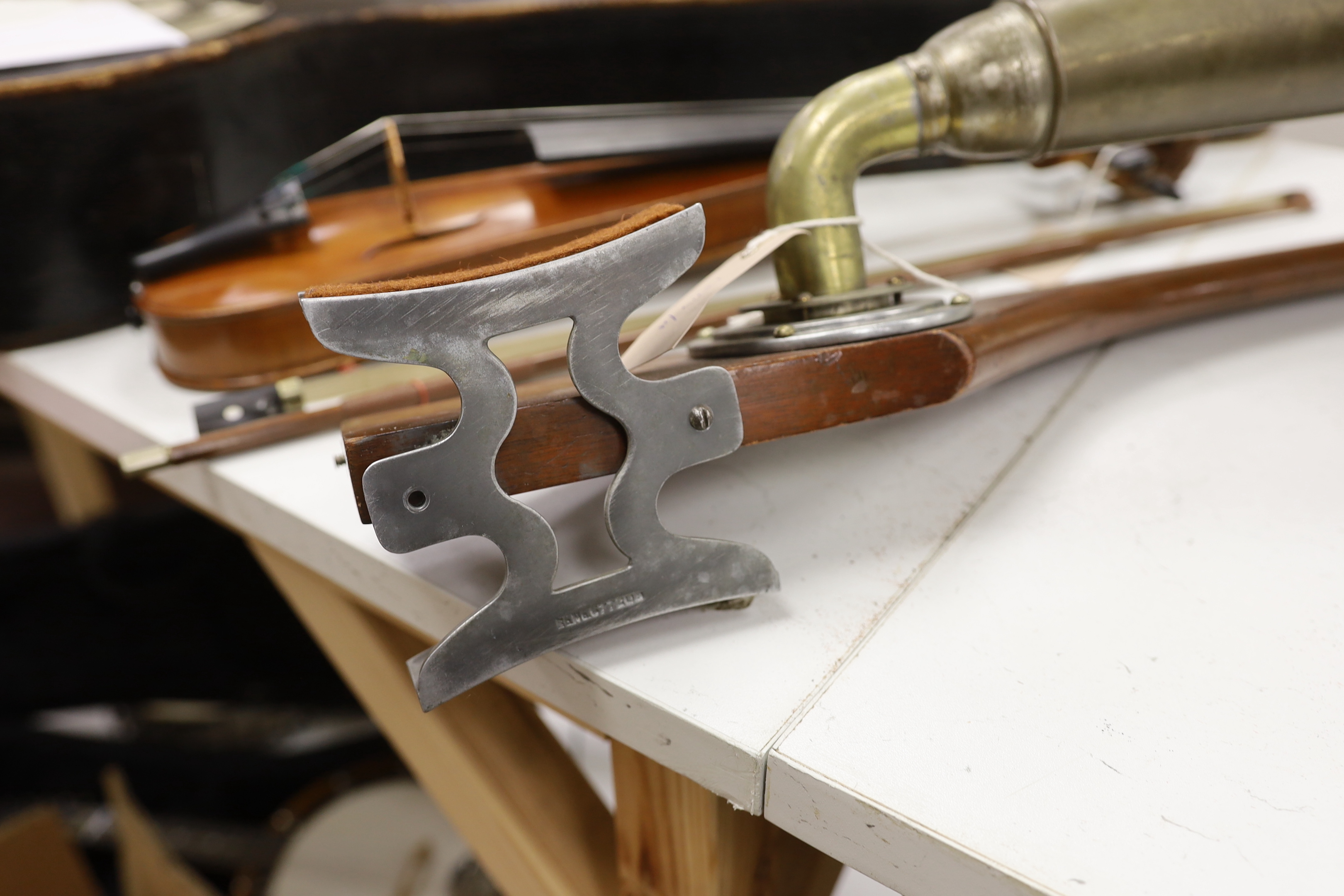 A single string 1920s Phono-fiddle by Stroviols, with horn, overall length 89cm